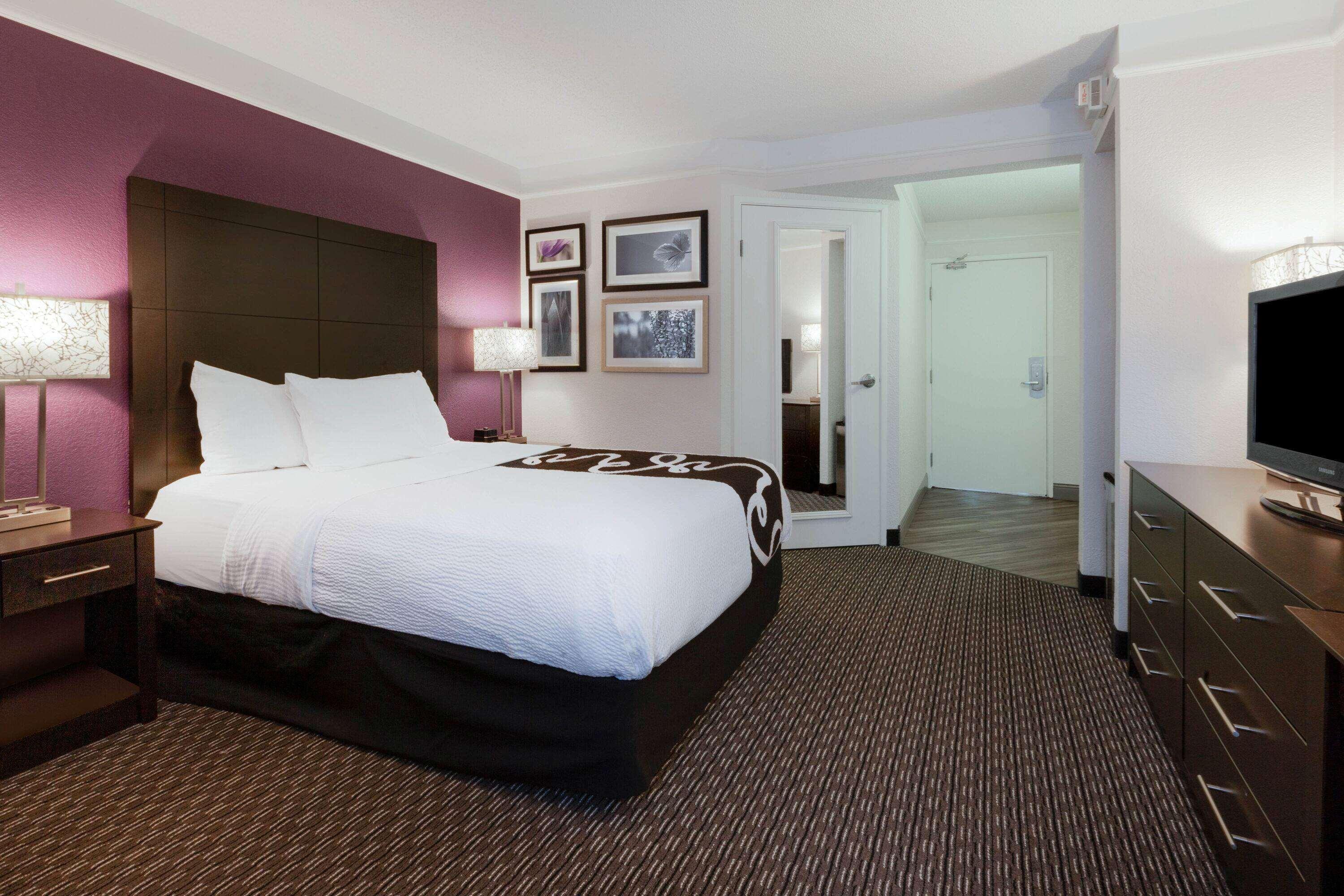 La Quinta By Wyndham Detroit Utica Hotel Bagian luar foto