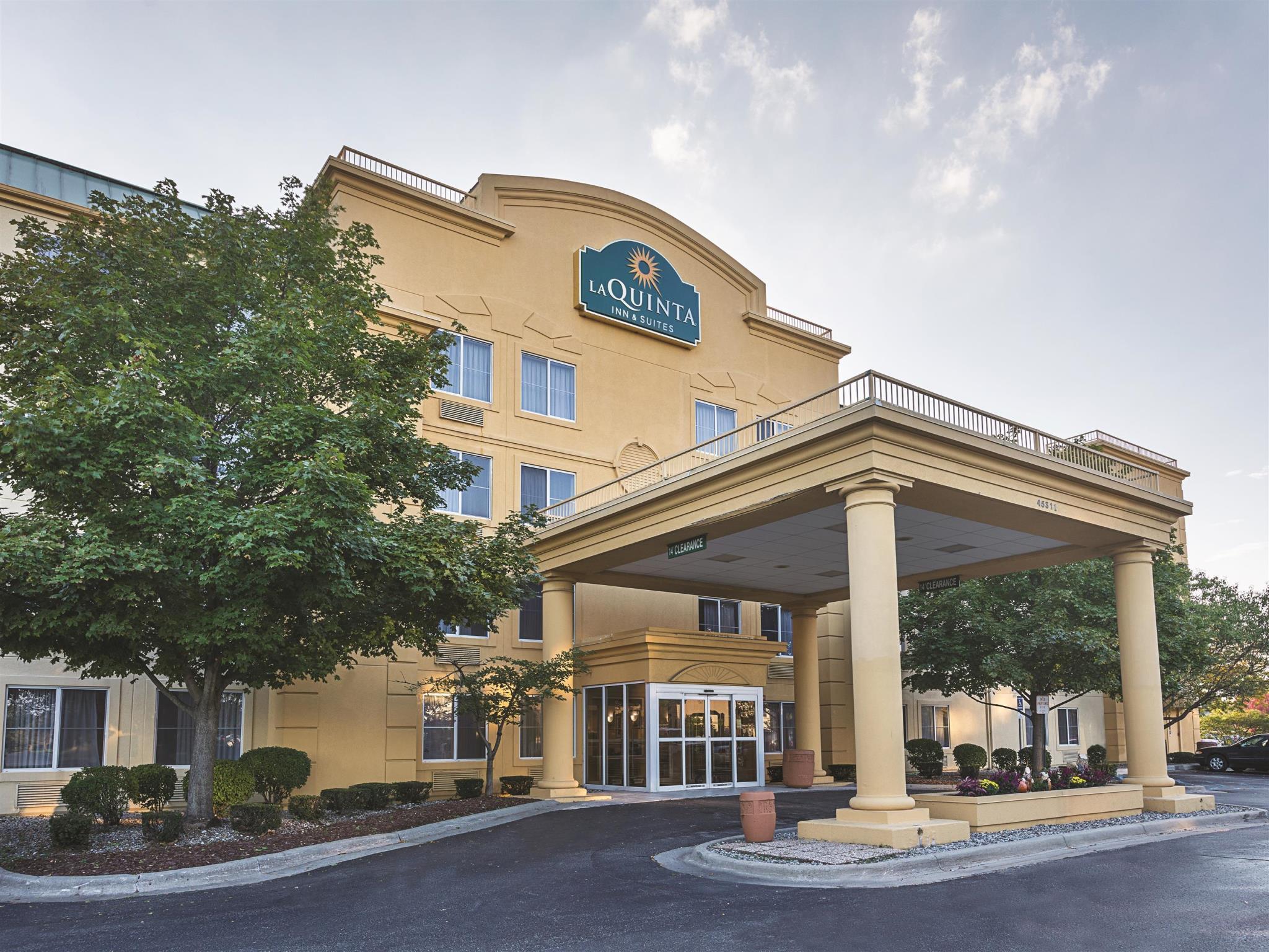 La Quinta By Wyndham Detroit Utica Hotel Bagian luar foto