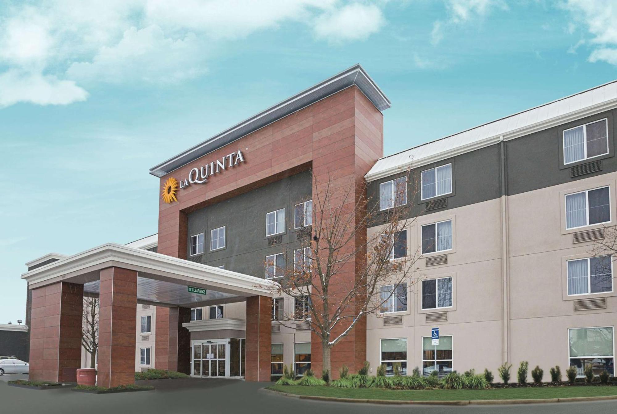 La Quinta By Wyndham Detroit Utica Hotel Bagian luar foto