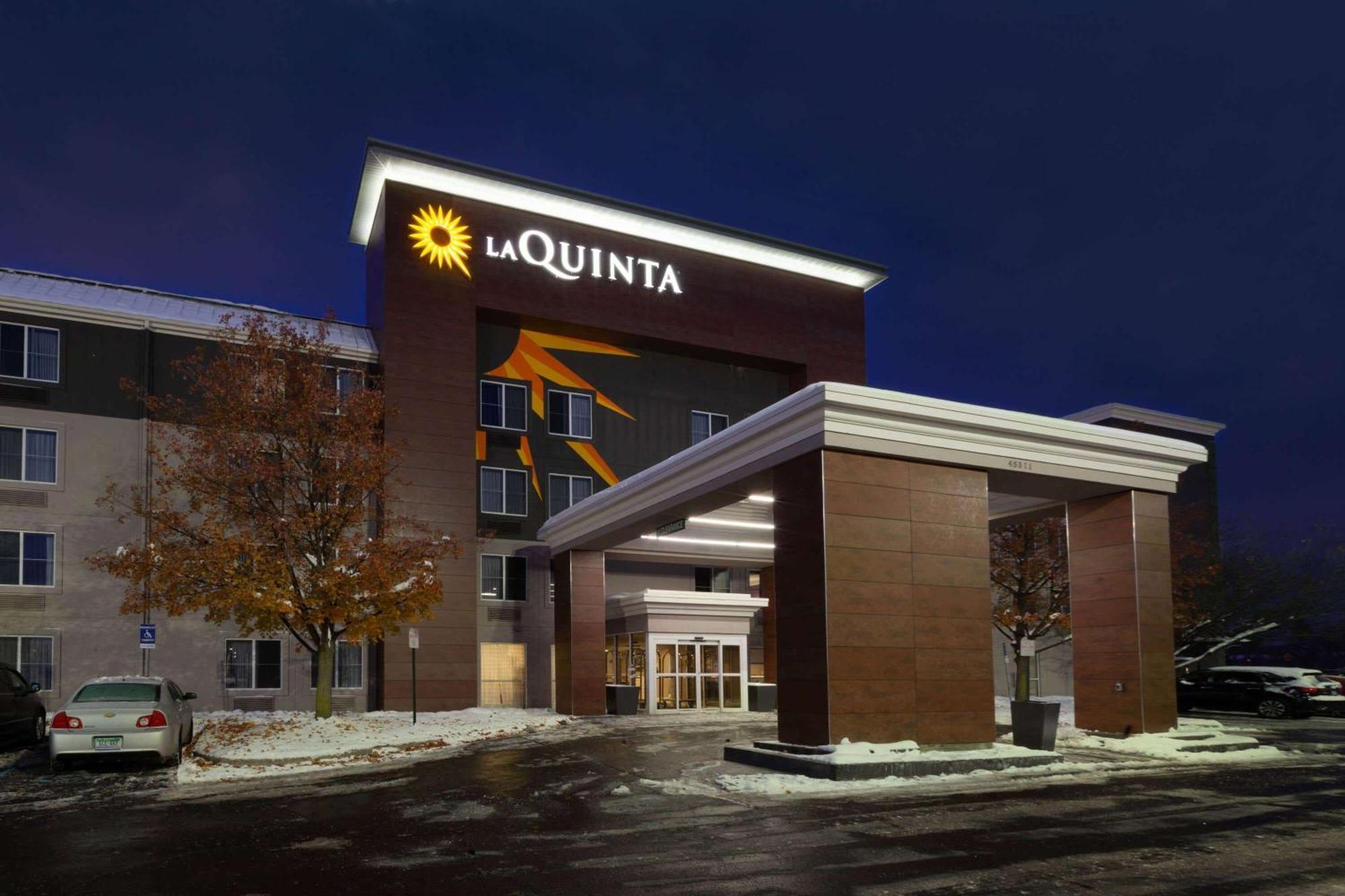 La Quinta By Wyndham Detroit Utica Hotel Bagian luar foto