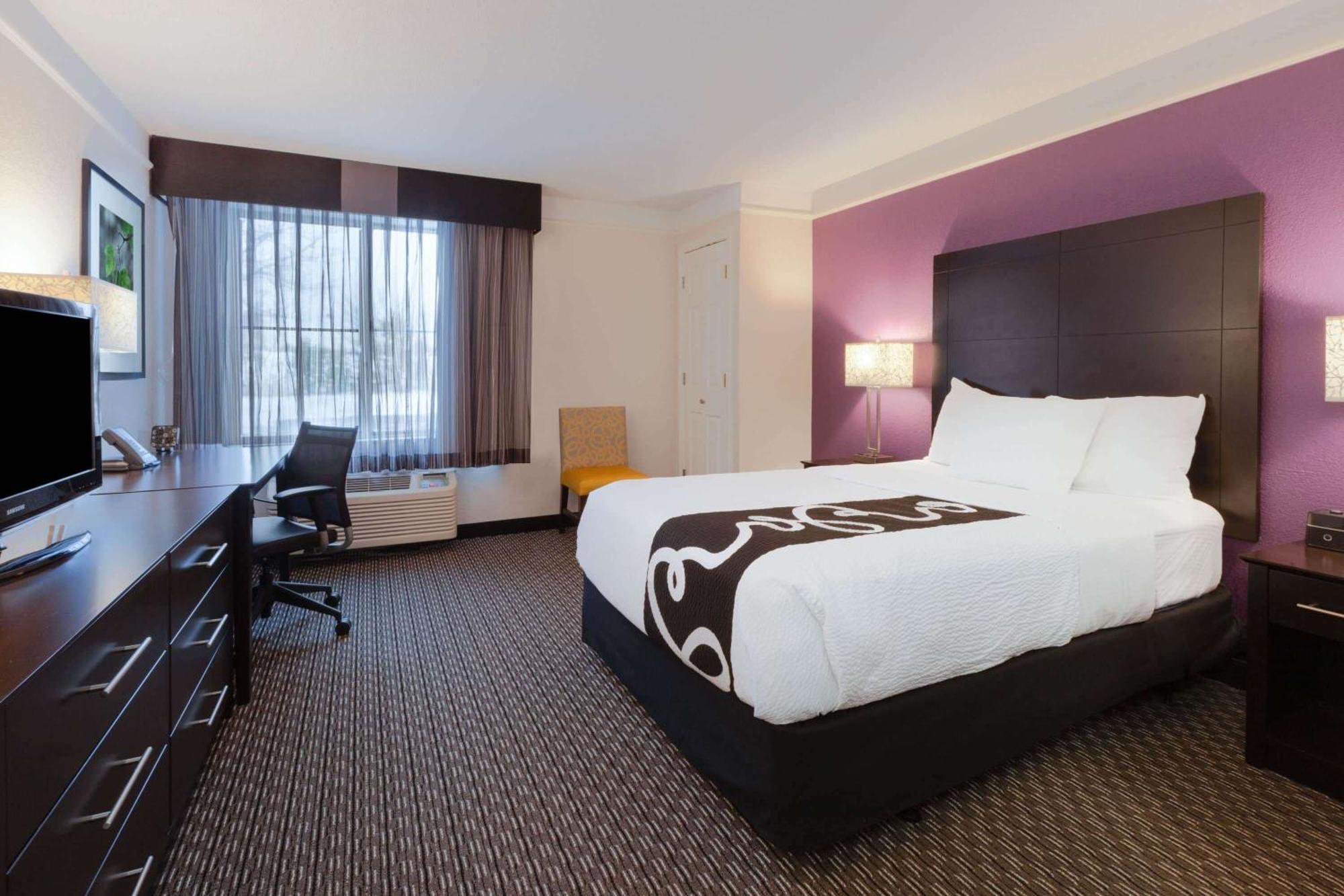 La Quinta By Wyndham Detroit Utica Hotel Bagian luar foto
